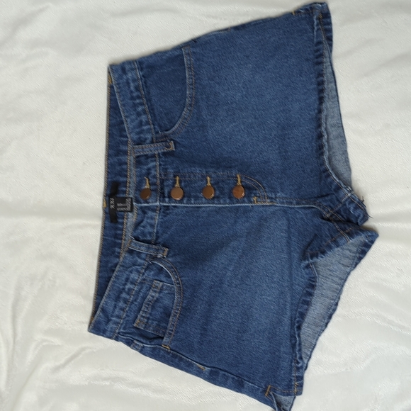 Forever 21 High Waist Button Up Fly Dark Wash Jean Shorts Size 28 - Picture 1 of 8